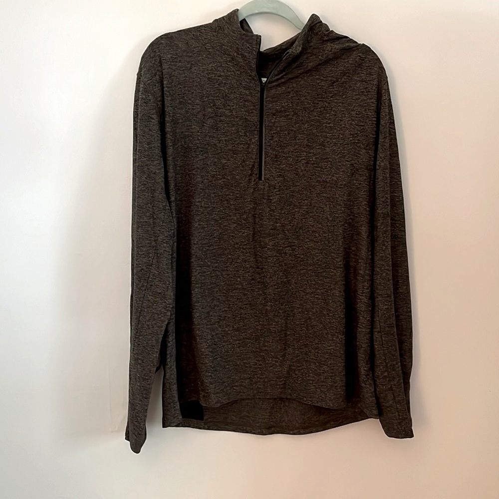 Men’s Lululemon 1/4 zip pull over in Nulu